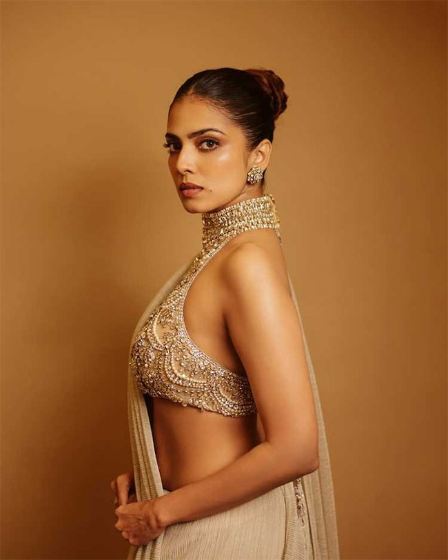 Checkout Malavika Mohanan Gallery