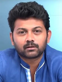 Praveen in Prati Roju Pandaage