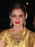 Rekha in Super Nani