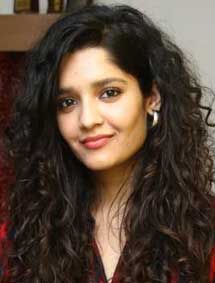 Ritika Singh in Aandavan Kattalai