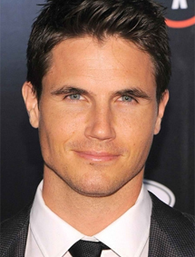 Robbie Amell