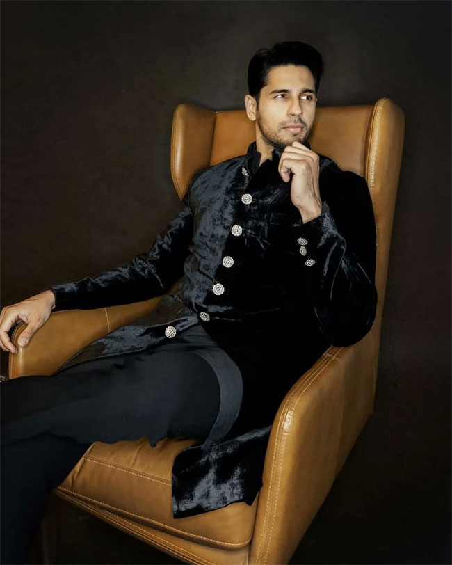 Checkout Sidharth Malhotra Gallery