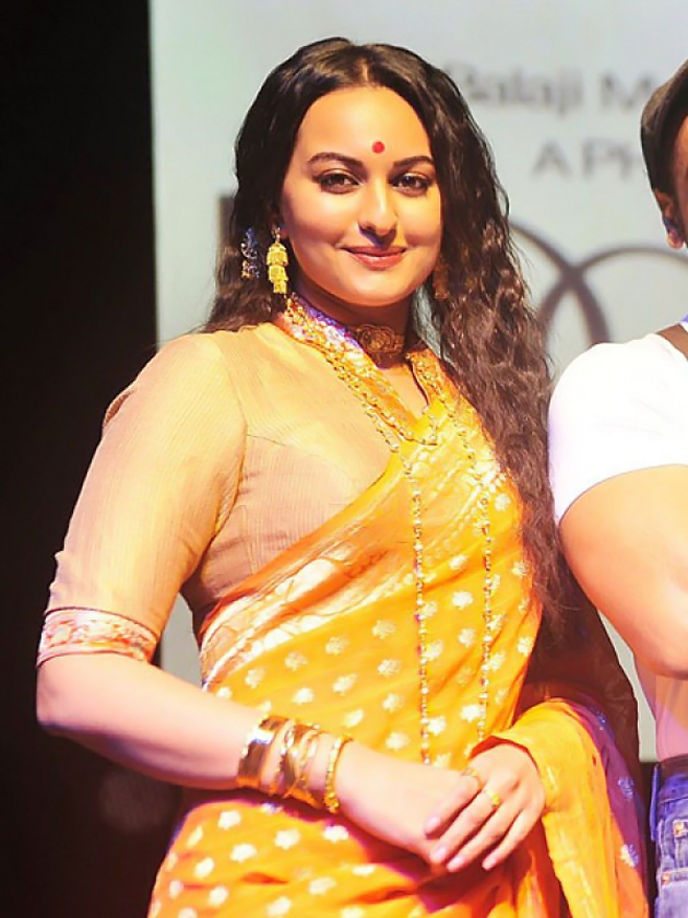 10 Actresses caught on bad hair days