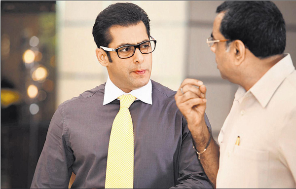 Bollywood stars make geeky spectacles look sexy!