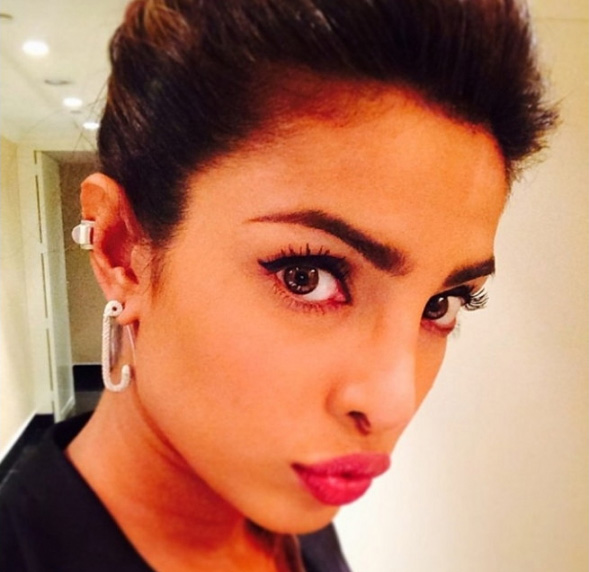 Selfie fanatics of Bollywood
