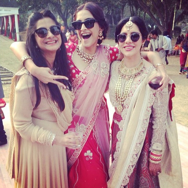 Selfie fanatics of Bollywood