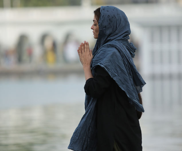 Aishwarya Rai Bachchan does seva at the Golden Temple