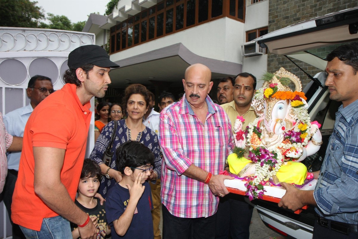 30 heart-warming pictures of Hrithik Roshan with his family & friends