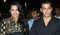 Salman Khan and Other Celebrities at Dabangg Premeire - Dabangg Event Photos