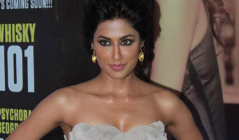 Madhuri inspires Chitrangadas look in Kaafirana