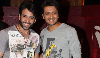 Riteish and I are two items in Kya Super...: Tusshar