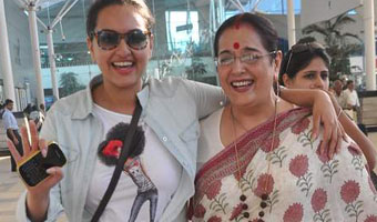 Mummas girl Sonakshi feels pampered