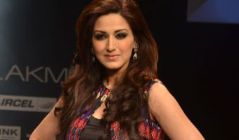 Sonali Bendre surprised to see hubby Goldie at LFW