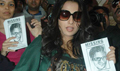 Vidya Balan promotes Kahaani at Khar Station - Kahaani Event Photos