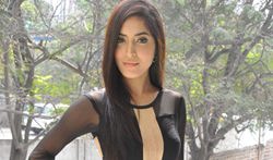 Actress Pinky Savika Stills Pictures | nowrunning