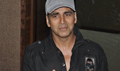 Akshay Sings Live To Promote His New Film 'Its Entertainment' - Entertainment