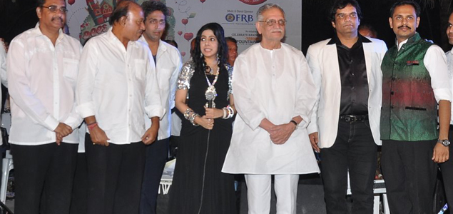 Gulzar At Bandra Fair