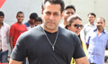 Salman Khan Arrives For Bajrangi Bhaijaan Facebook Fan Chat - Bajrangi Bhaijaan