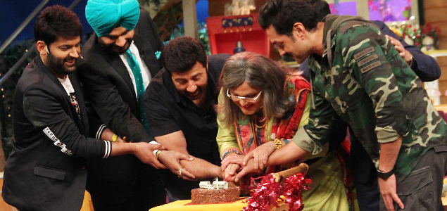Ali Asgar celebrates his birthday with the Deols on the sets of The Kapil Sharma Show