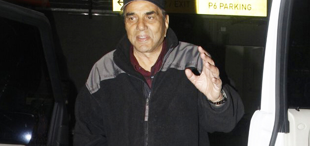 Dharmendra snapped at the airport