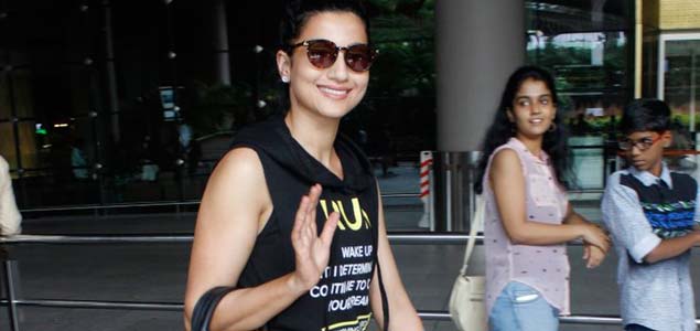 Guahar Khan snapped at international airport