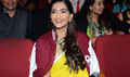 Sonam Kapoor Promotes Neerja at Cutting Chai Fest in National College - Neerja