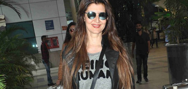 Sangeeta Bijlani Arrive From CCL Mumbai Heroes Match