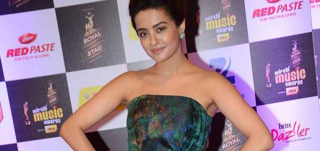 Surveen Chawla at radio mirchi awards night