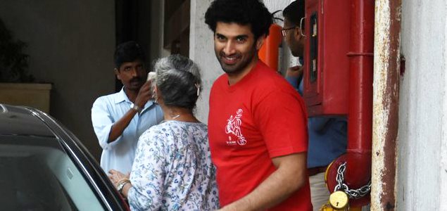 Aditya Roy Kapoor snapped playing cricket with kids as he searches for a new house in bandra