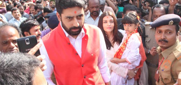 Abhishek Bachchan and Aishwarya Rai visit Siddhivinayak temple on wedding anniversary