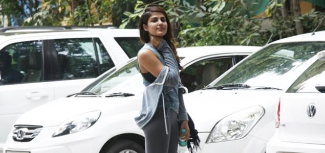 Aditya Roy Kapoor, Rhea Chakraborty snapped at gym