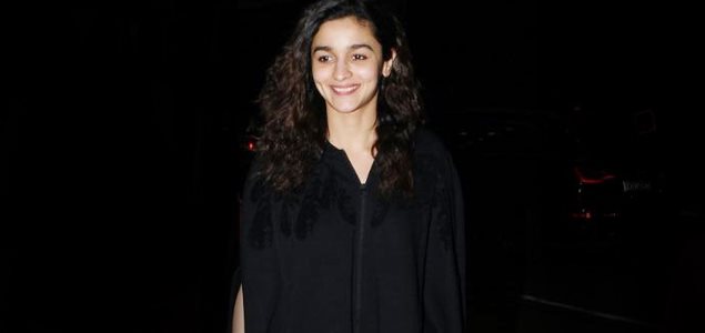 Alia Bhatt snapped at the airport while leaving for London