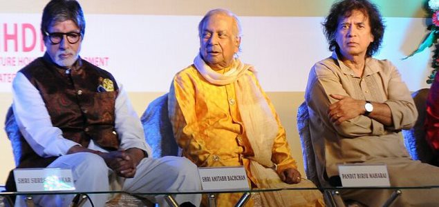 Amitabh Bachchan honoured at 17th Vasantotsav event in Mumbai by Ajivasan foundation