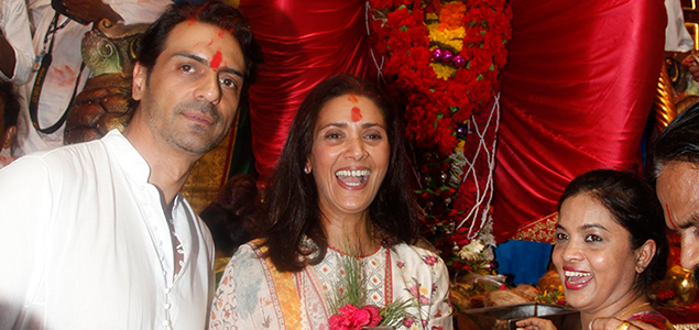 Arjun Rampal & Mehr Jessia visit Lalbaug Ganesha