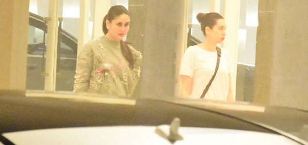 Kareena Kapoor Khan and Karisma Kapoor snapped at Karan Johar's house
