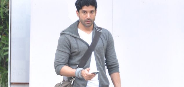 Farhan Akhtar snapped in Bandra