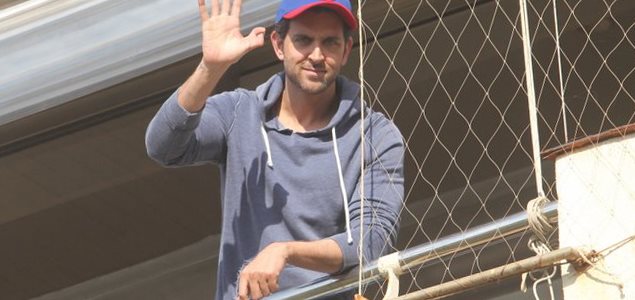 Hrithik Roshan meets his fans on his birthday