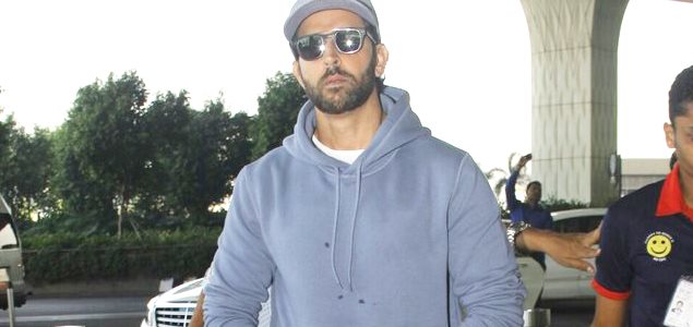 Hrithik Roshan snapped at the airport