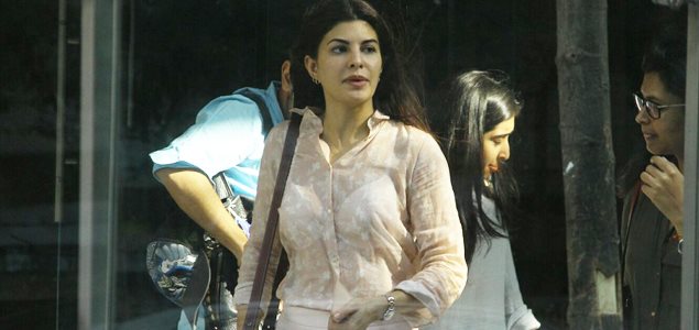 Jacqueline Fernandez snapped in Juhu