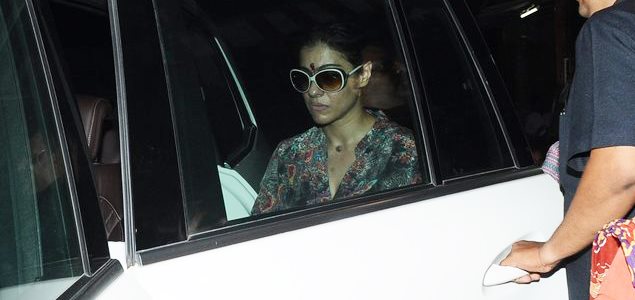 Kajol snapped offering prayers at a local temple