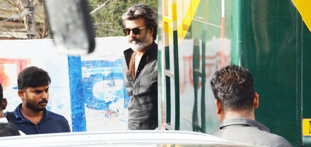 Rajinikanth snapped shooting on the streets of Mumbai