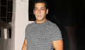 Salman Khan and Kabir Khan snapped in Bandra after dubbing for 'Tubelight' - Tubelight