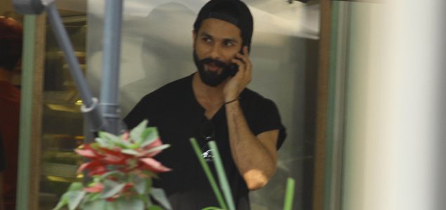 Shahid Kapoor snapped at The Kitchen Garden in Bandra
