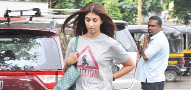 Shweta Bachchan snapped post salon session in Juhu