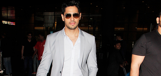 Sidharth Malhotra, Farhan Akhtar snapped at airport