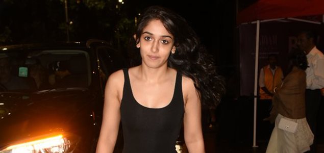 Aamir Khan, Fatima Sana Shaikh & Kiran Rao snapped post watching a play in Mumbai