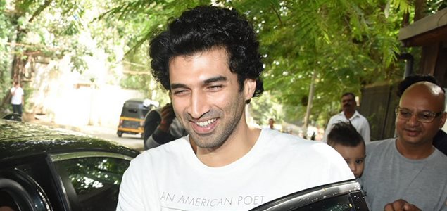 Aditya Roy Kapur snapped at Hakim Aalim's salon in Bandra