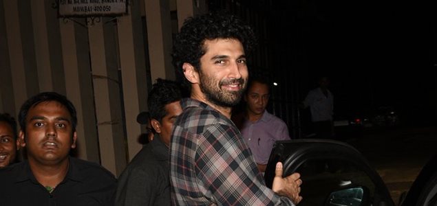 Aditya Roy Kapur snapped post partying with close friends