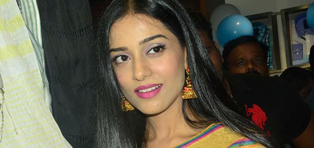 Actress Amrita Rao  launches  Linen Club's store