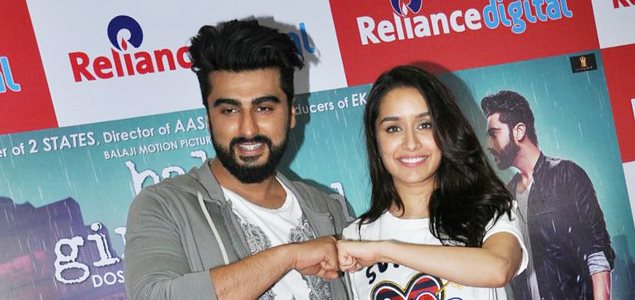 Arjun Kapoor and Shraddha Kapoor snapped at Half Girlfriend promotions in Juhu